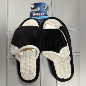 Isotoner women’s size medium 7.5 - 8 pillow step foam cushion slippers black $30